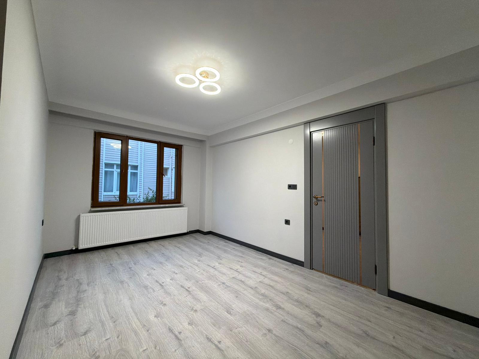 ÖMÜRDEN AKÇAYDA DENİZE 50M ZARAFETLE YENİLENMİŞ 3+1 MÜSTAKİL EV görsel 4