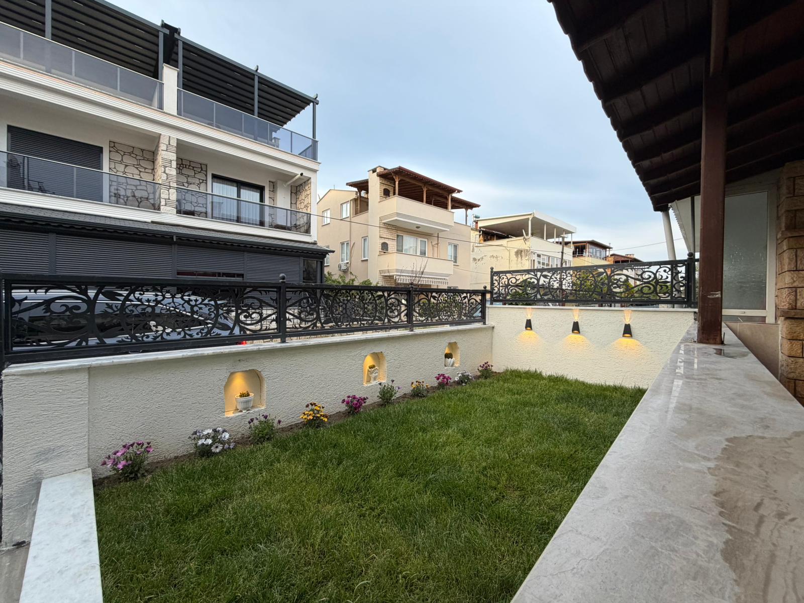 ÖMÜRDEN AKÇAYDA DENİZE 50M ZARAFETLE YENİLENMİŞ 3+1 MÜSTAKİL EV görsel 57