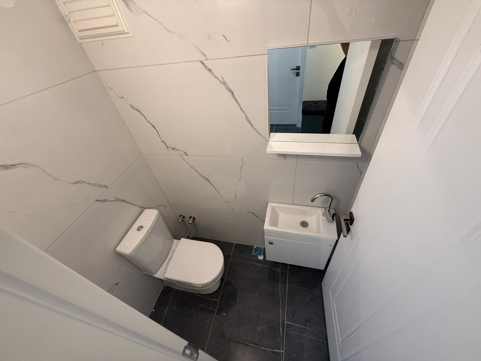 ÖMÜR'DEN ALTINKUMDA DENİZE YAKIN İTİNAYLA YENİLENMİŞ 3+1 SATILIK görsel 40