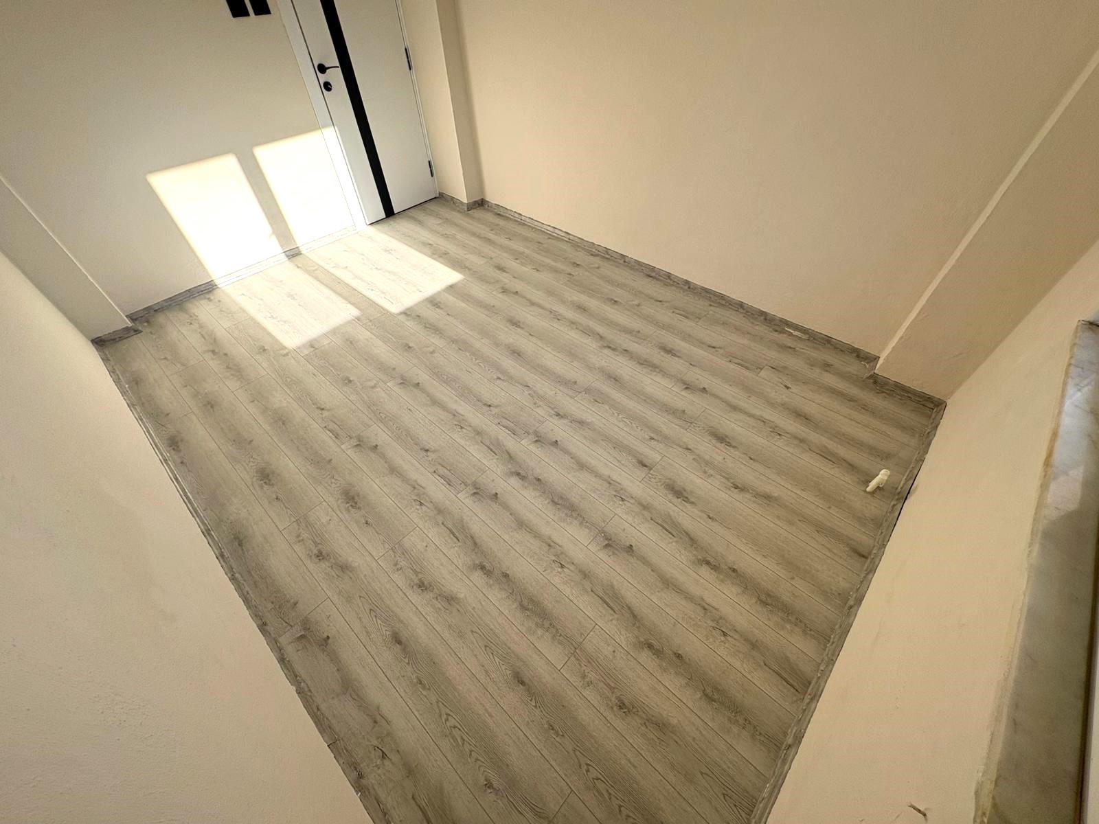 ÖMÜR'DEN ALTINKUMDA ÖN CEPHE FULL YAPILI 2+1 SATILIK DAİRE görsel 12