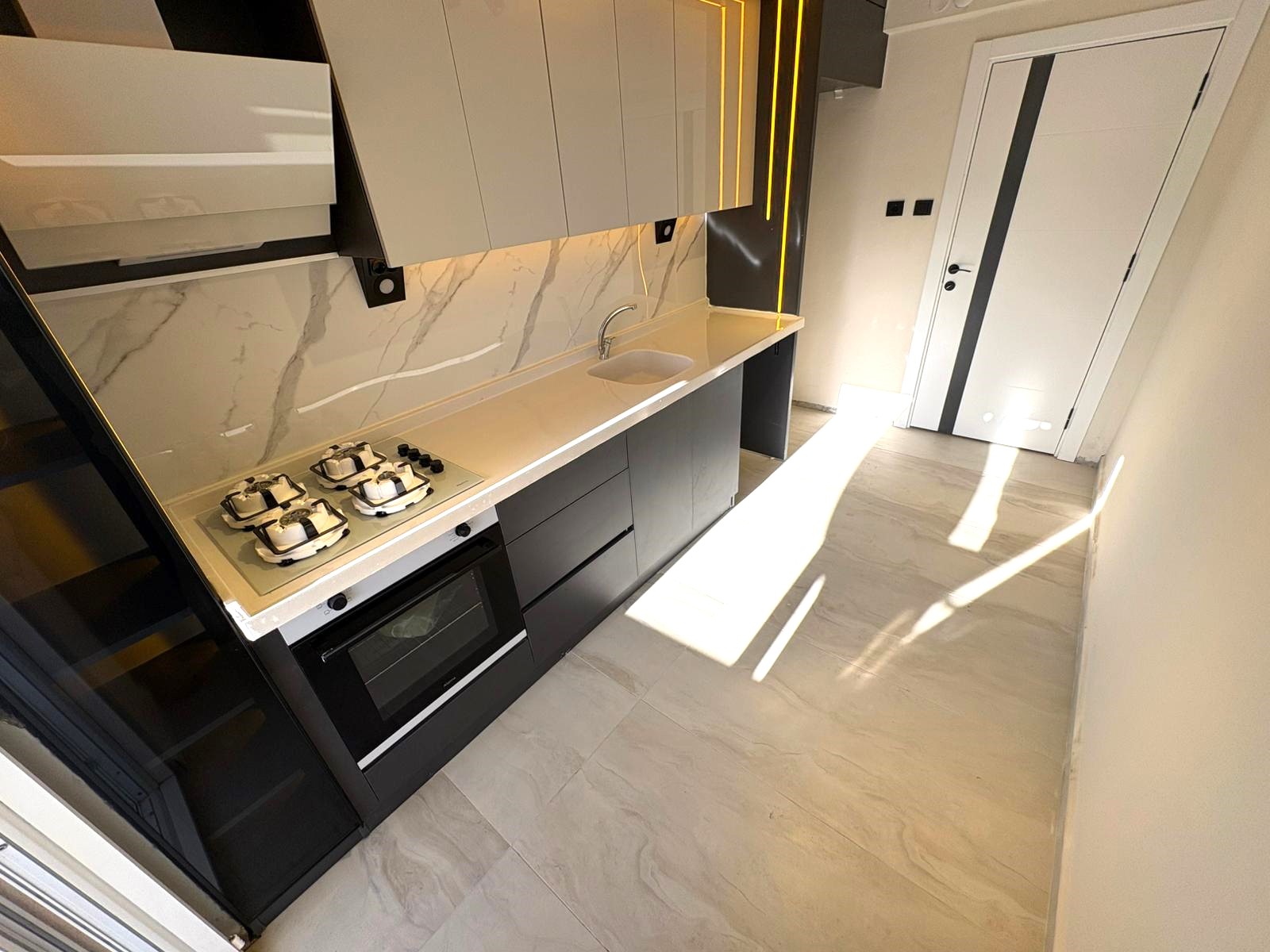ÖMÜR'DEN ALTINKUMDA ÖN CEPHE FULL YAPILI 2+1 SATILIK DAİRE görsel 19