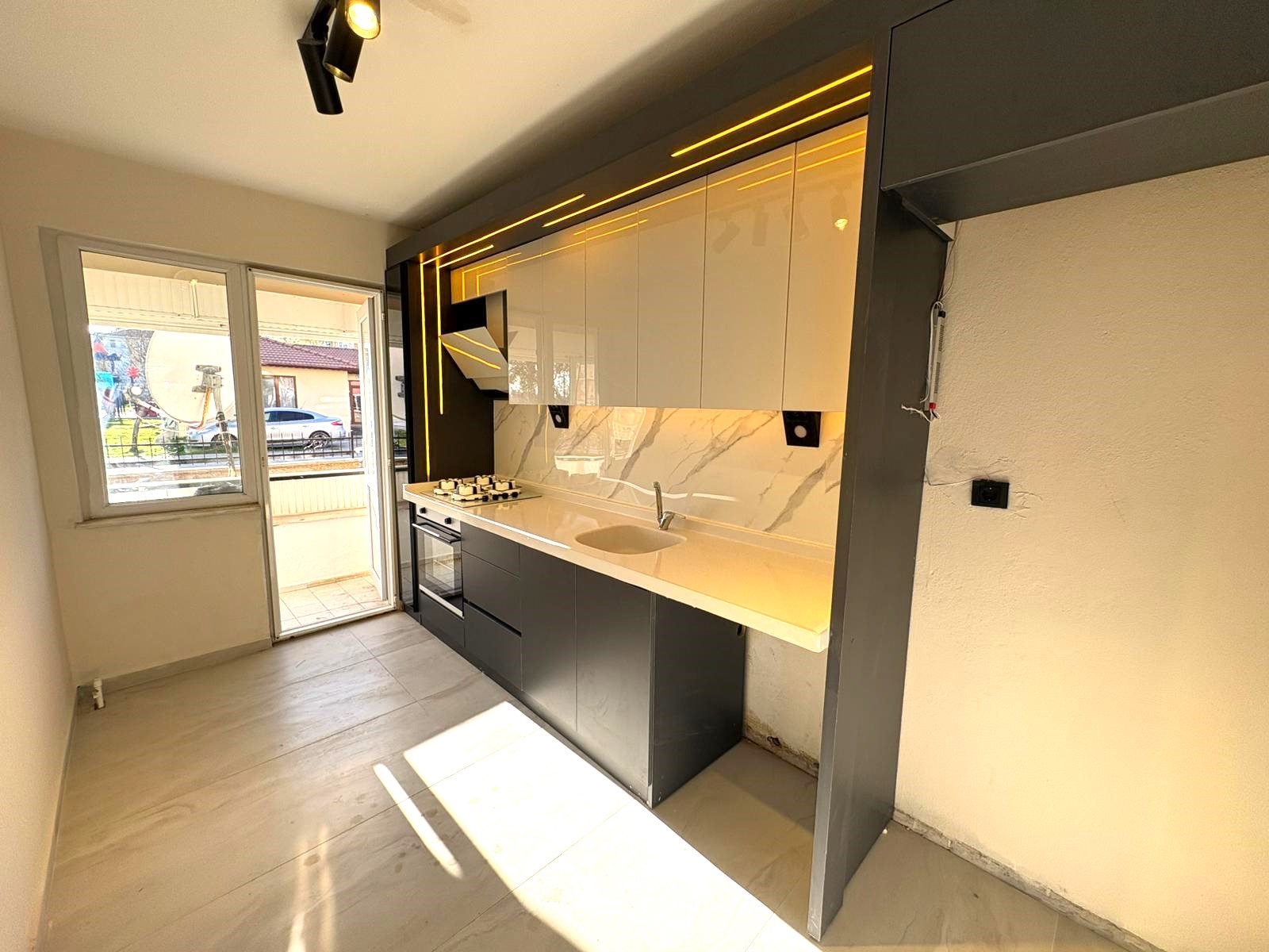 ÖMÜR'DEN ALTINKUMDA ÖN CEPHE FULL YAPILI 2+1 SATILIK DAİRE görsel 7
