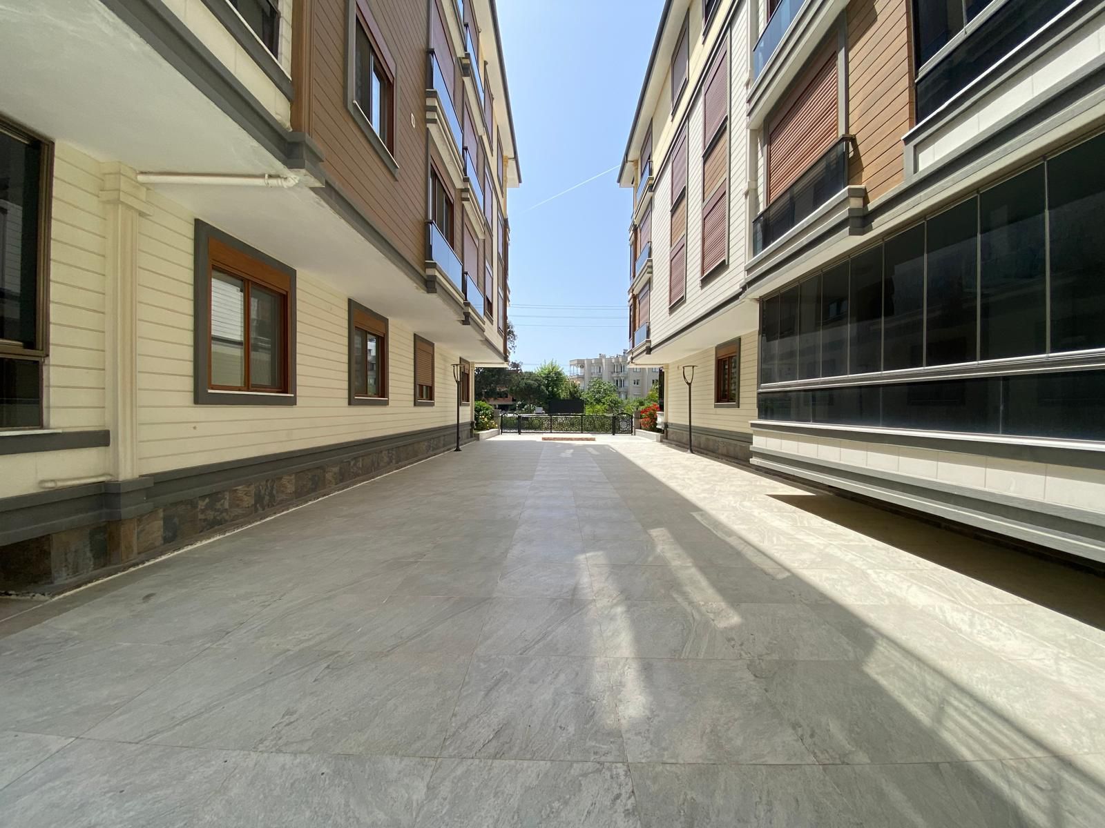 ÖMÜR'DEN HAVUZLU SİTE İÇİNDE 5 YAŞINDA 2+1 SATILIK DAİRE görsel 7