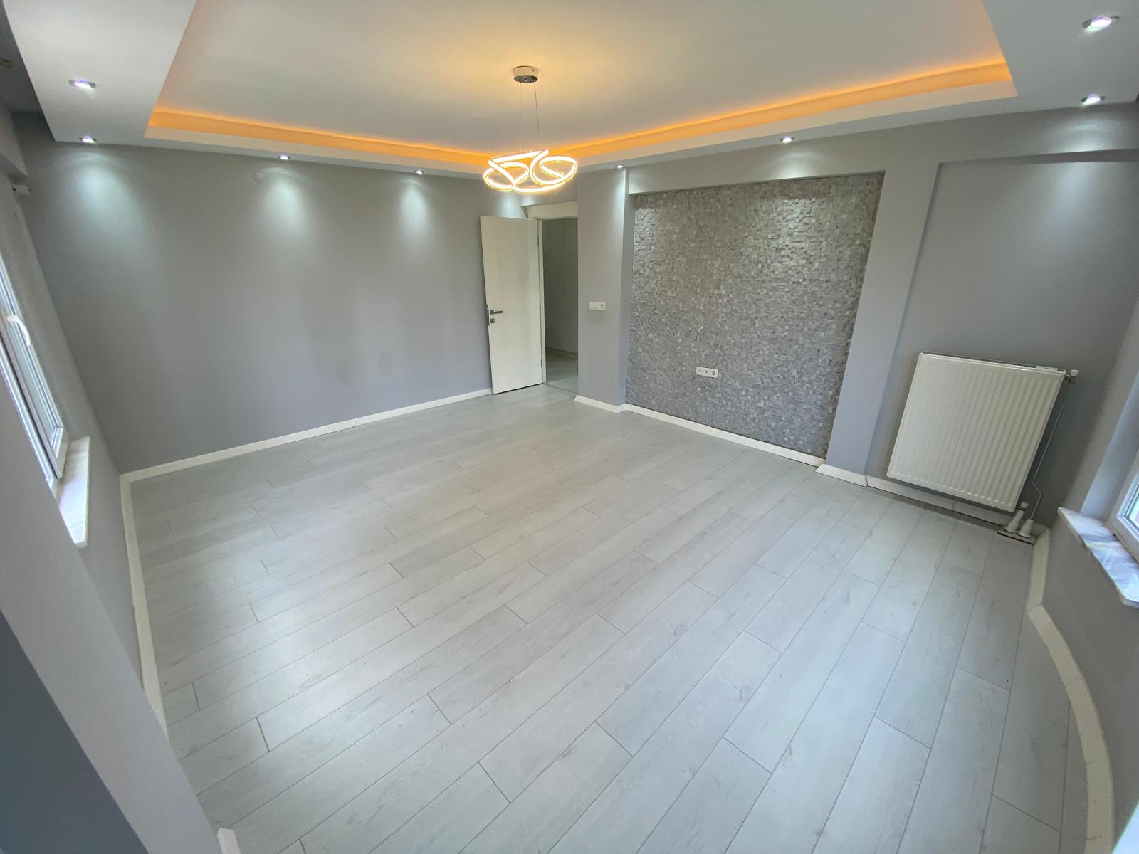ÖMÜR'DEN HER DETAYIYLA YENİLENMİŞ GENİŞ 3+1 SATILIK DAİRE görsel 3