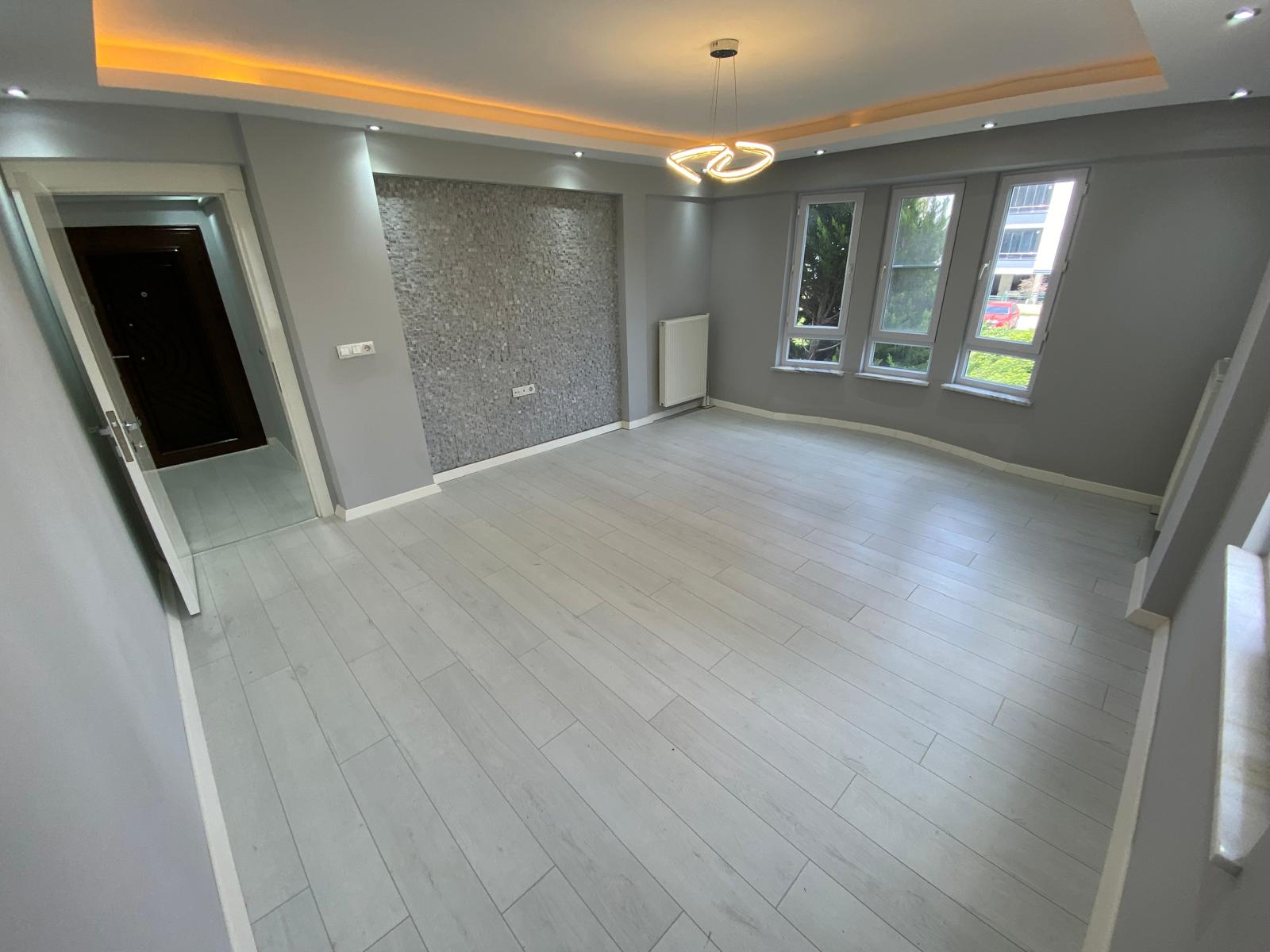 ÖMÜR'DEN HER DETAYIYLA YENİLENMİŞ GENİŞ 3+1 SATILIK DAİRE görsel 2