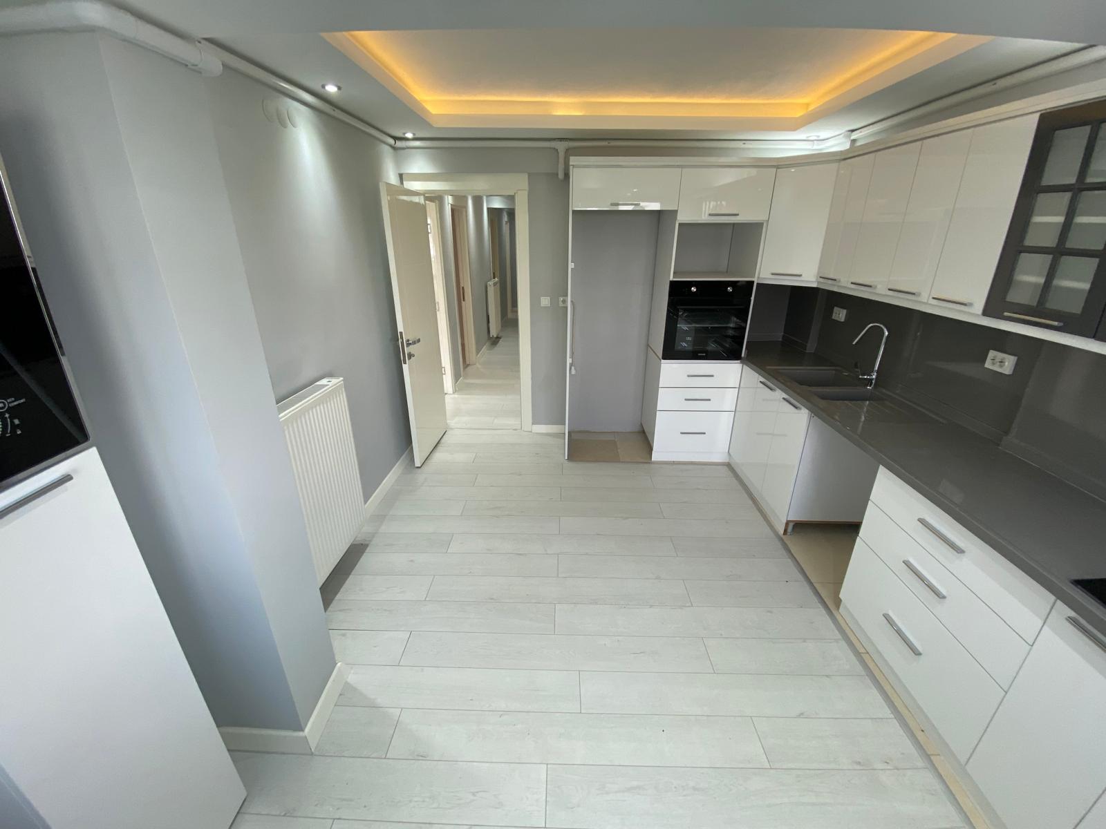 ÖMÜR'DEN HER DETAYIYLA YENİLENMİŞ GENİŞ 3+1 SATILIK DAİRE görsel 6