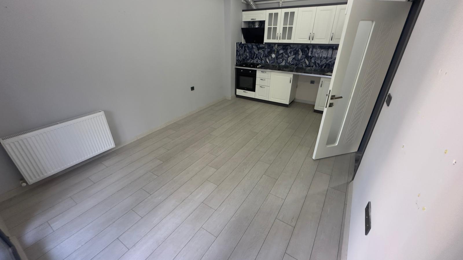 ÖMÜR'DEN AKÇAY MERKEZDE 2 YAŞINDA FIRSAT 1+1 SATILIK DAİRE görsel 2