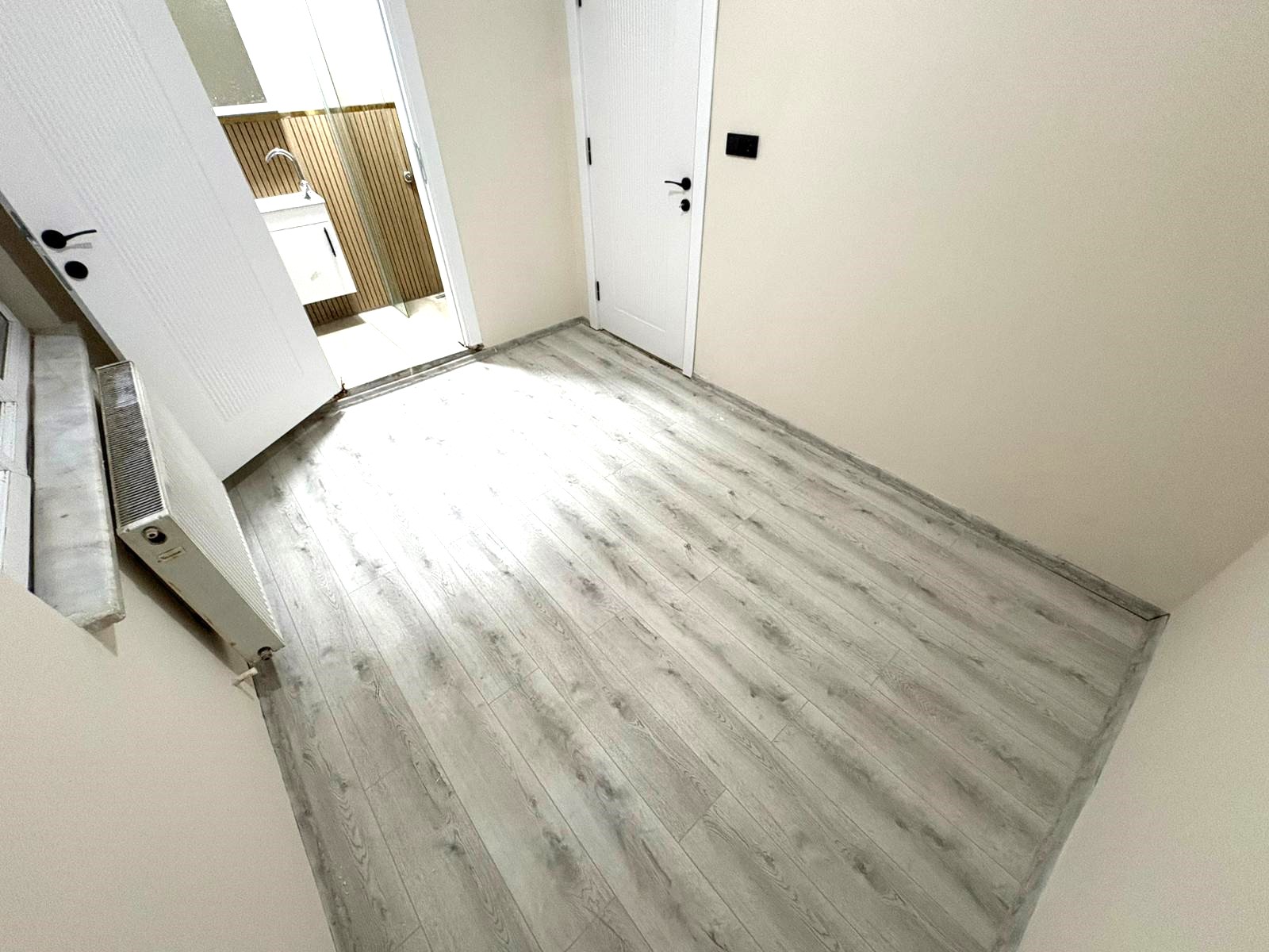ÖMÜR'DEN AKÇAY MERKEZDE FULL YAPILI ÖN CEPHE EBEVEYN BANYOLU 2+1 görsel 38