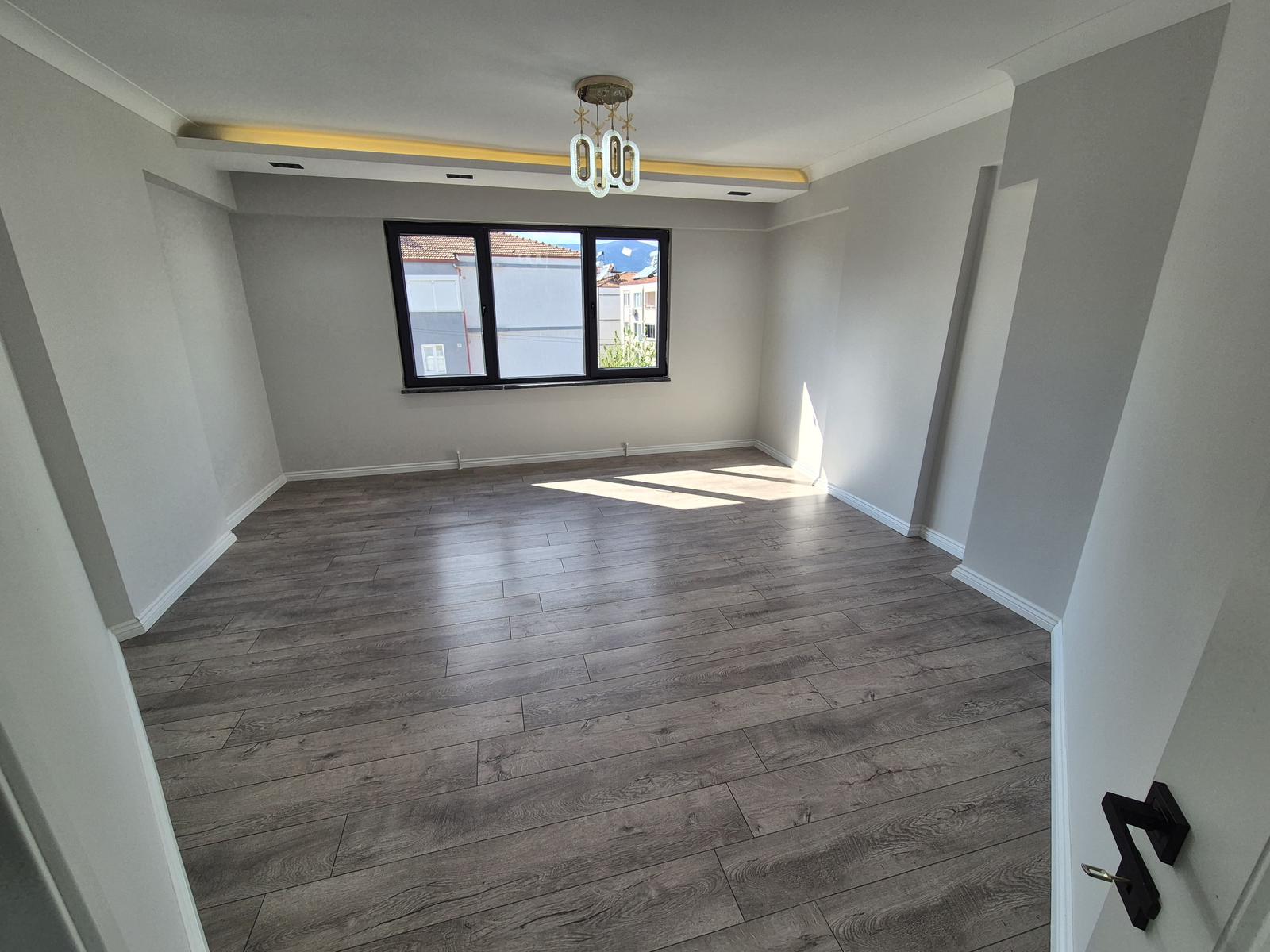 ÖMÜR'DEN AKÇAYDA ÖN CEPHE ARAKAT LÜX YAPILI 2+1 SATILIK DAİRE görsel 25