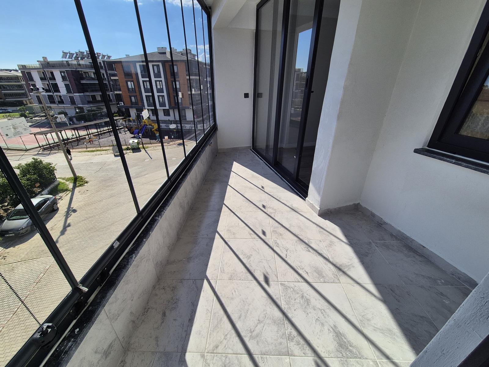 ÖMÜR'DEN AKÇAYDA ÖN CEPHE ARAKAT LÜX YAPILI 2+1 SATILIK DAİRE görsel 9