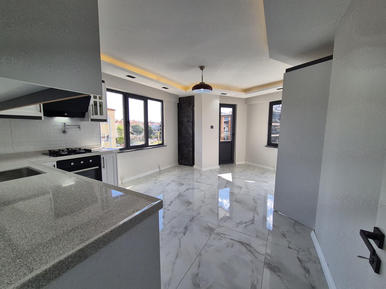ÖMÜR'DEN AKÇAYDA ÖN CEPHE ARAKAT LÜX YAPILI 2+1 SATILIK DAİRE görsel 20