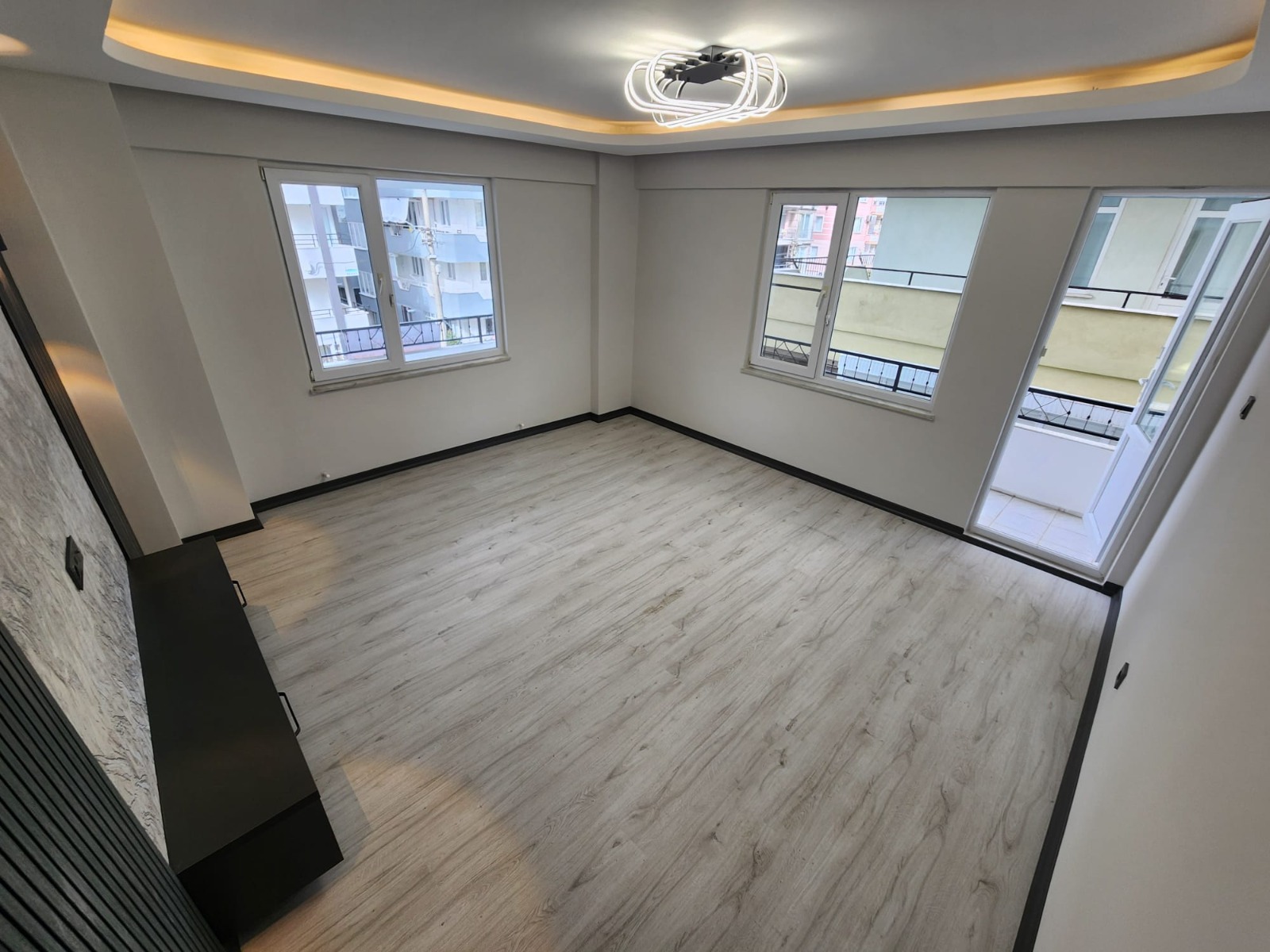 ÖMÜR'DEN AKÇAYDA ÖN CEPHE ARAKAT LÜX YAPILI 2+1 SATILIK DAİRE görsel 5