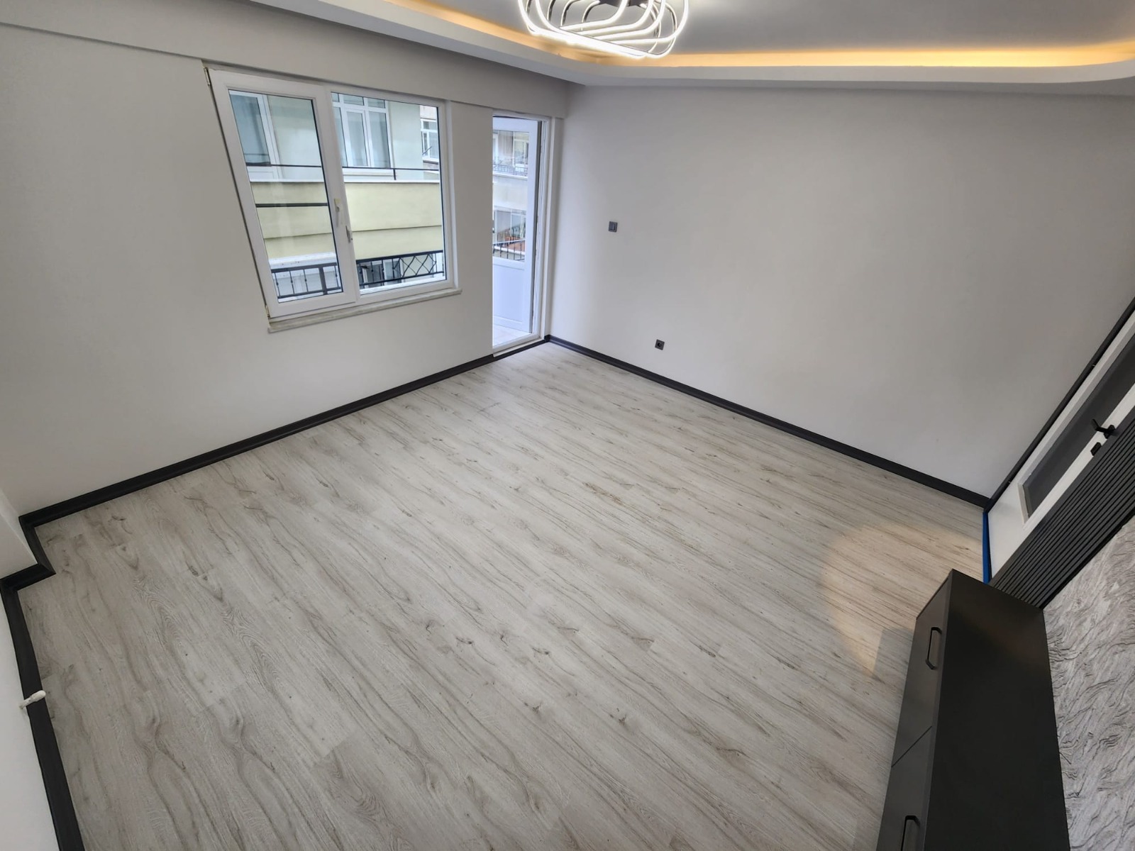 ÖMÜR'DEN AKÇAYDA ÖN CEPHE ARAKAT LÜX YAPILI 2+1 SATILIK DAİRE görsel 6