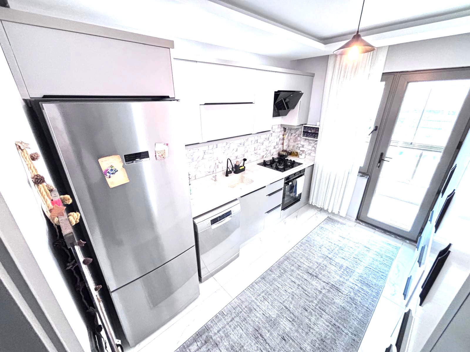 ÖMÜR'DEN ALTINKUMDA AYRI MUTFAKLI KOMBİLİ 2+1 SATILIK DAİRE
