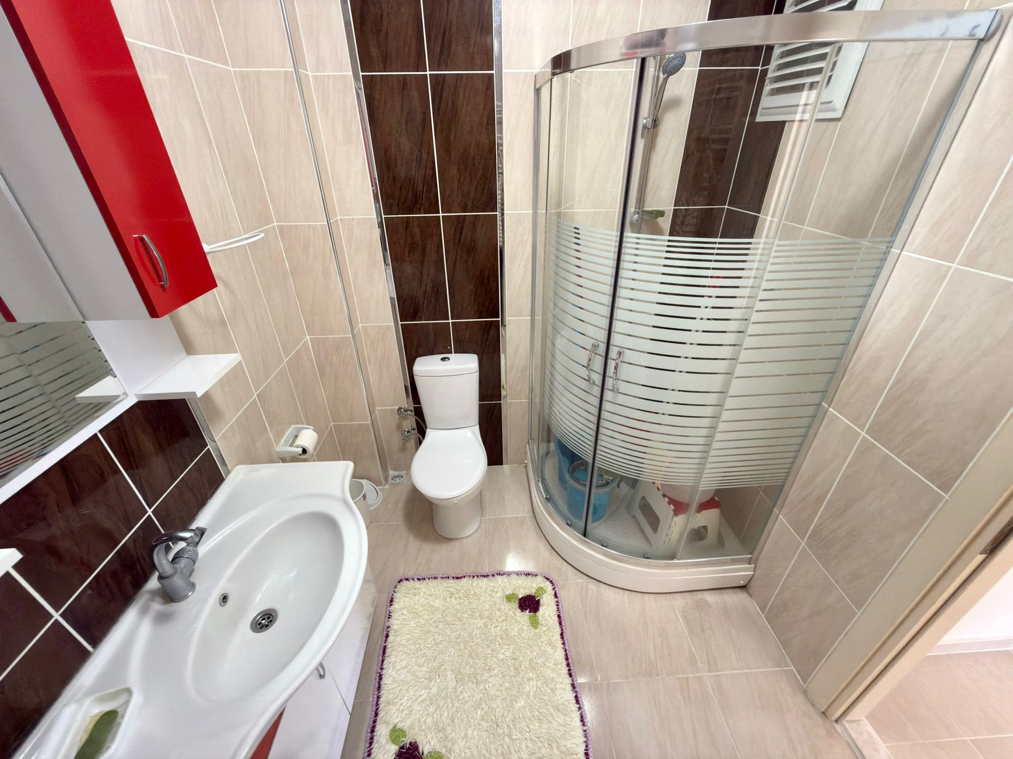 ÖMÜR'DEN AKÇAY ALTINKUMDA ÖN CEPHE AYRI MUTFAK 2+1 SATILIK DAİRE görsel 28
