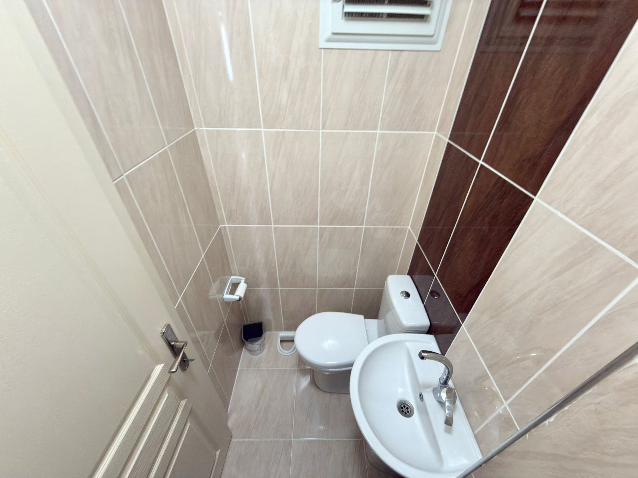 ÖMÜR'DEN AKÇAY ALTINKUMDA ÖN CEPHE AYRI MUTFAK 2+1 SATILIK DAİRE görsel 8
